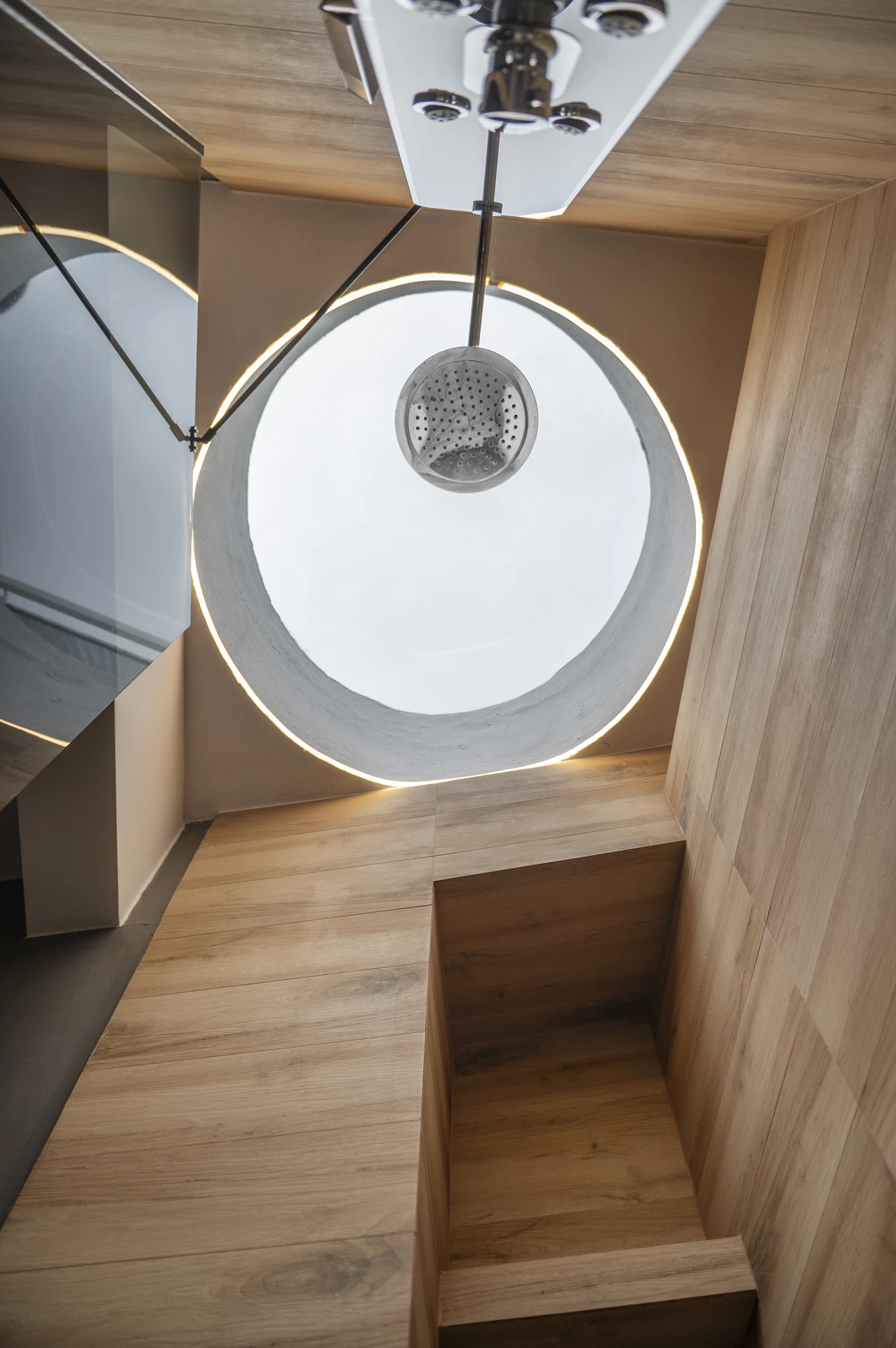 EOS Luxury Loft by Edrano
