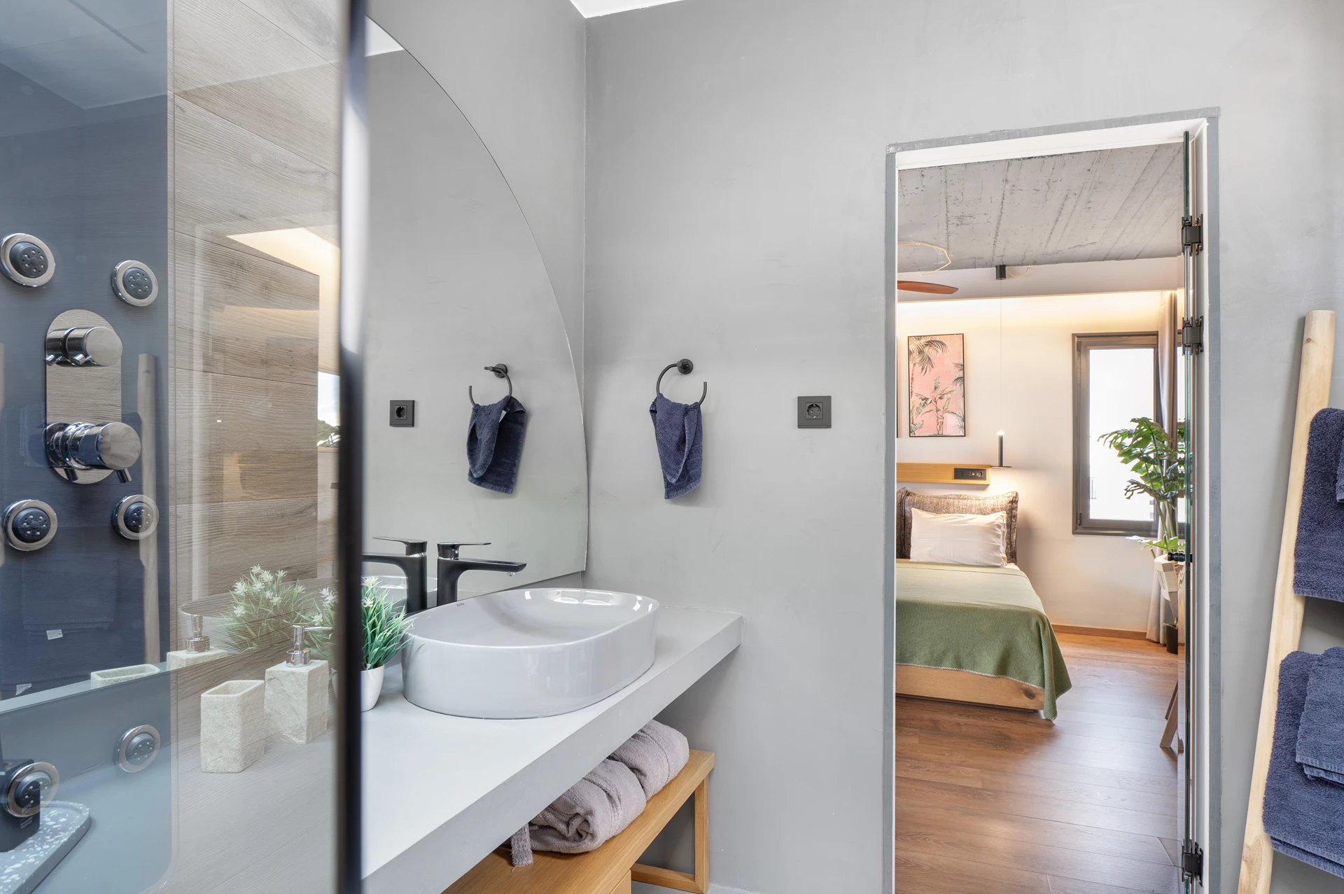 EOS Luxury Loft bathroom